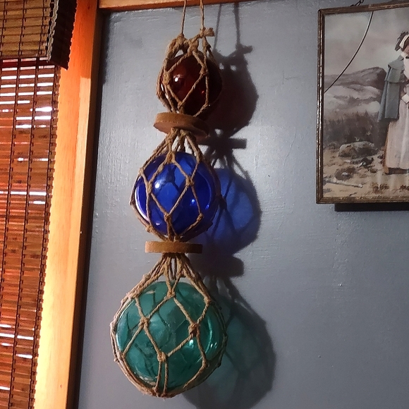 Other - 🏠 Glass floats in macrame holder